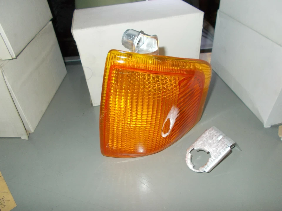 FRECCIA FANALINO ANTERIORE SINISTRA FORD ESCORT IV TT ORION 86-90 ARIC 11642000 - Immagine 2 di 4