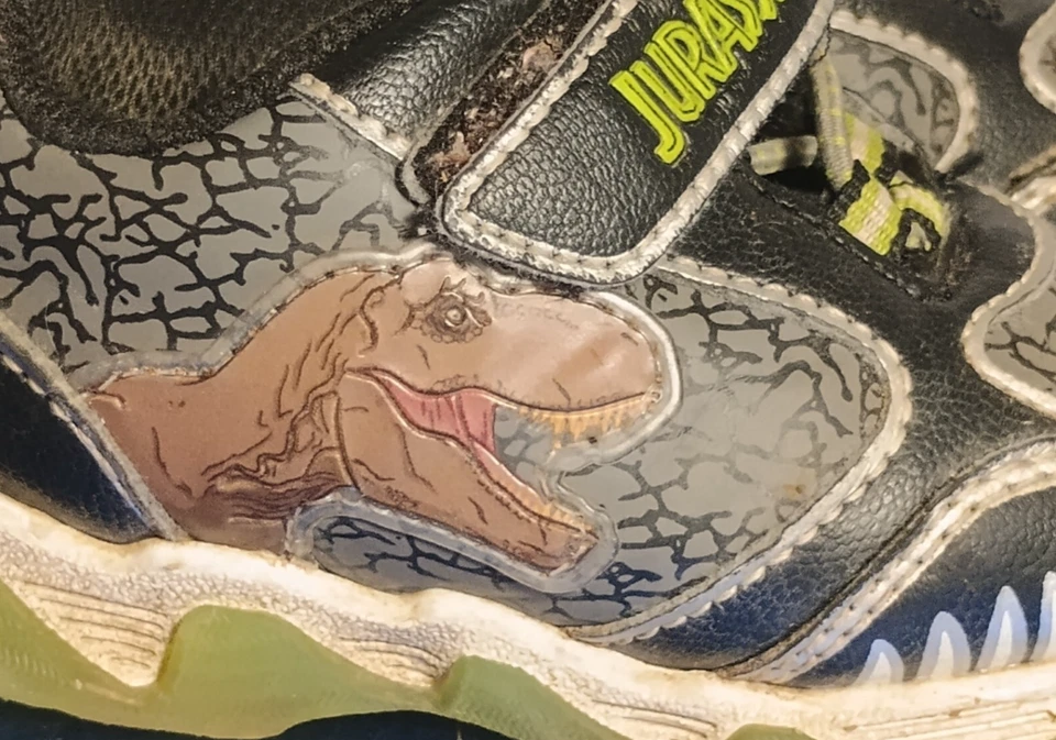 Zapatos para niños pequeños Jurassic World talla 6 T-Rex dinosaurio gancho y bucle negro verde Foto 2 de 4