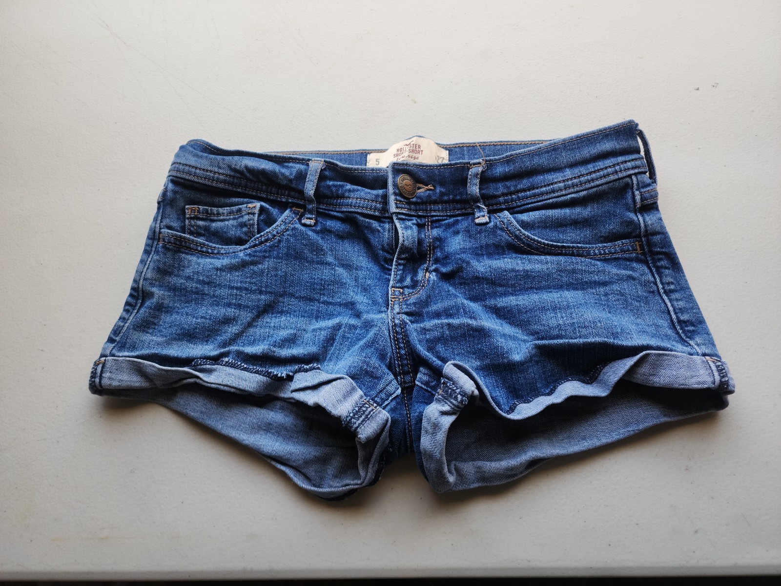 Hollister Short-Short Low Rise Cut Off Distressed Blue Denim Shorts Size 5 W27