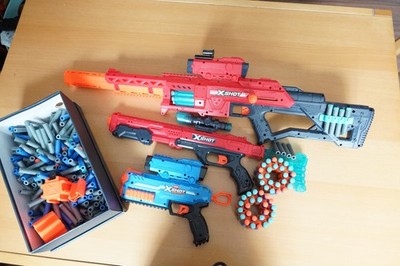 ZURU X-Shot Blaster Konvolut mit vielen Darts