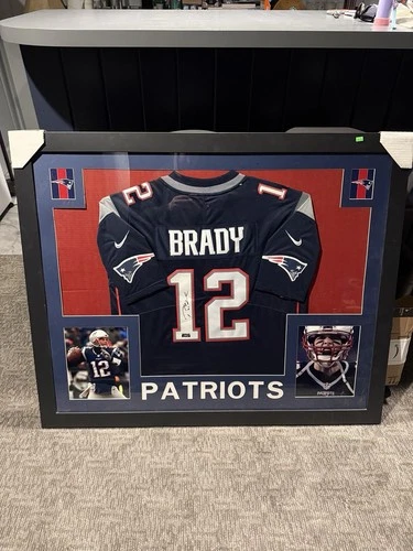 Tom Brady New England Patriots Autographed Jersey Framed Football Leader Auth