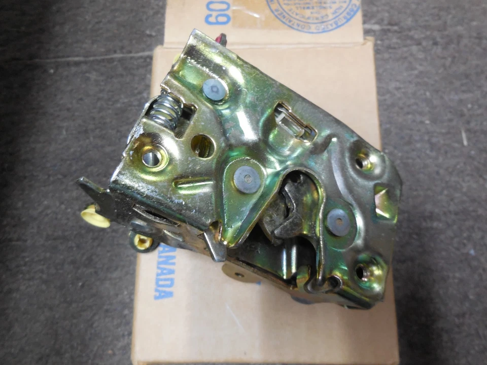 Trava de porta NOS 1994-1997 Ford Thunderbird Mercury Cougar Asy LH F4SZ-6321813-A - Imagem 3 de 3