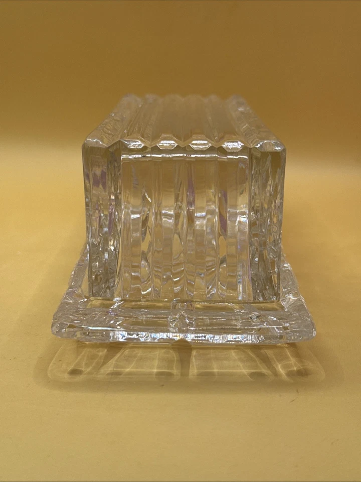 Patrón de abanico de plato de mantequilla cubierto Shannon Crystal de Godinger Foto 2 de 4