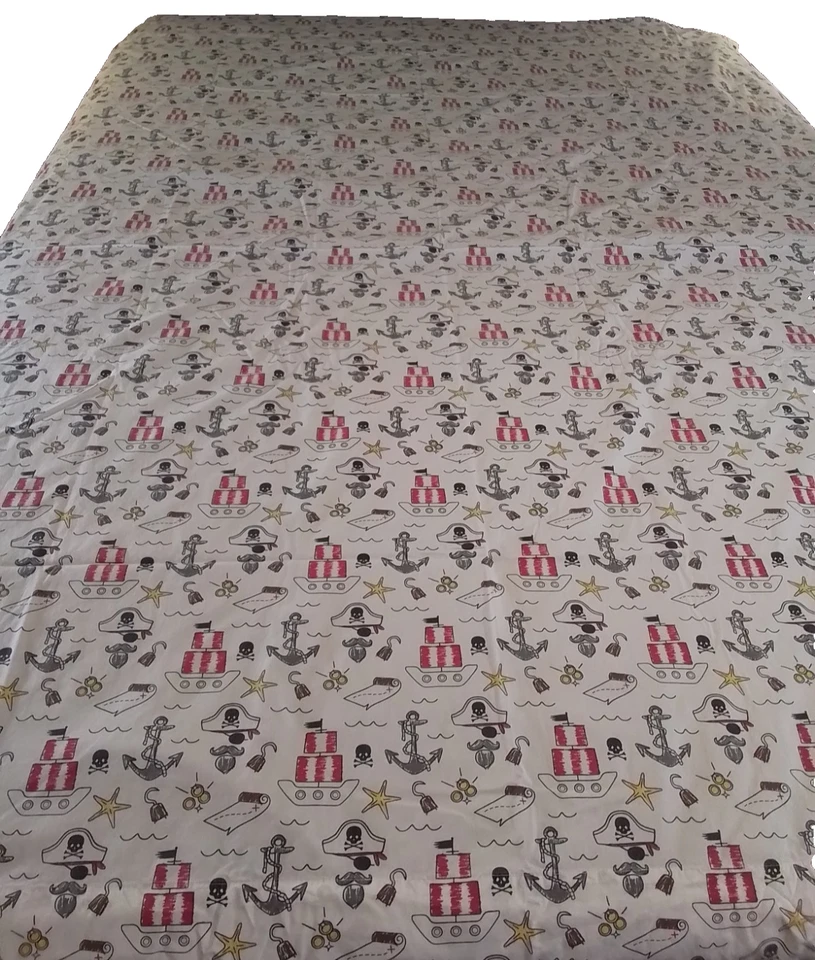 Hoja plana doble Land of Nod Pirate blanca con ancla roja y gancho estampado pirata Foto 2 de 4