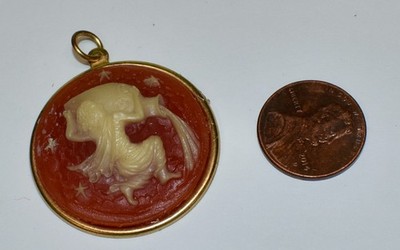 VINTAGE CAMEO RESIN ZODIAC SIGN ROUND PENDANT   AQUARIUS  34mm  1.25in. brass