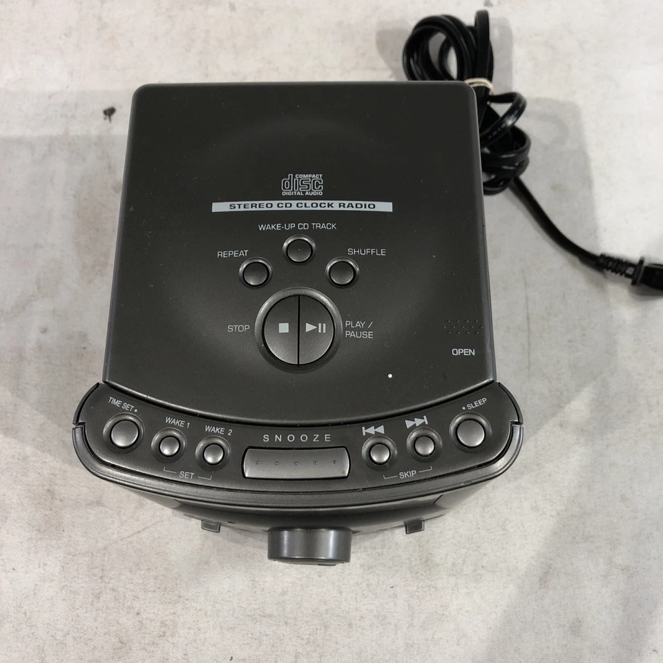 RCA Stereo CD Clock Radio RP3751A Dual Alarm AM FM Player Gray Compact Disc - Image 2 of 4