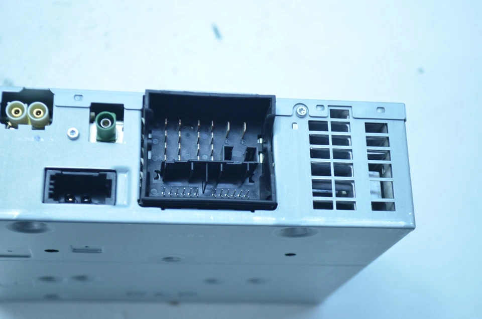 09-12 AUDI Q5 MÓDULO DE CONTROL RECEPTOR RADIO MALETERO TRASERO OEM Foto 3 de 4