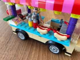41129 LEGO Friends "Hot Dog Van" from 2016, Complete with Instructions + Box/Original Box