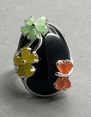 925 Sterling Silver Ring Onyx Cabochon w/ Jade (?) Flowers  size 8.25