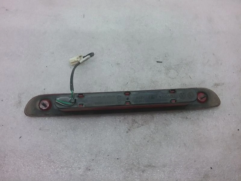 Tercera luz de freno Toyota Sienna S-75M 2004 Foto 3 de 4