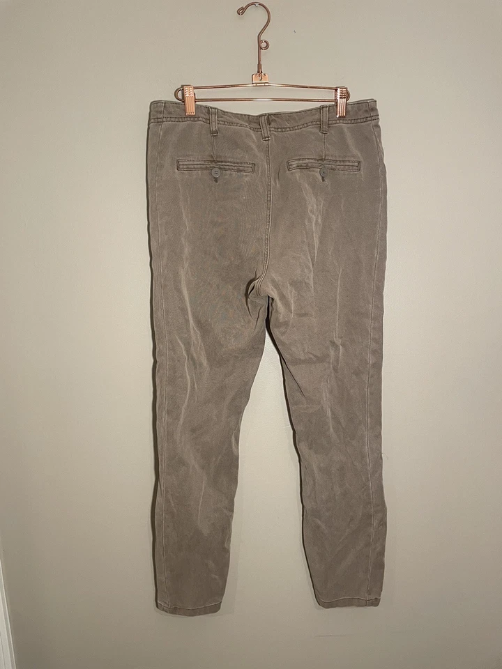 Pantalones con botones recortados utilitarios de pierna ajustada talla 30 tostados de Anthropologie Ona Foto 4 de 4