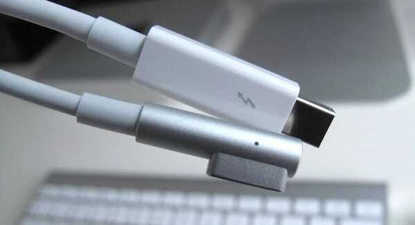Apple A1407 27 " LCD Thunderbolt Display  Magsafe2+Mini DP USB-C Thunderbolt LCD - Image 2 of 4