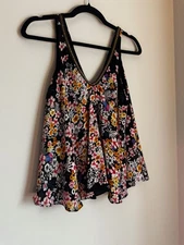 Dex size M|M  sleeveless floral tank top, beautiful flowers, gold neckline