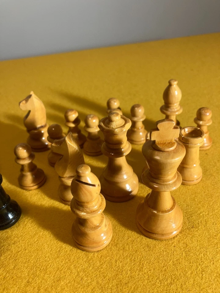  JEU D'ECHEC BOIS DE BUIS  TOURNE MAIN Ancien Pions de Jeu Complet TBE JURA - Photo 3/4