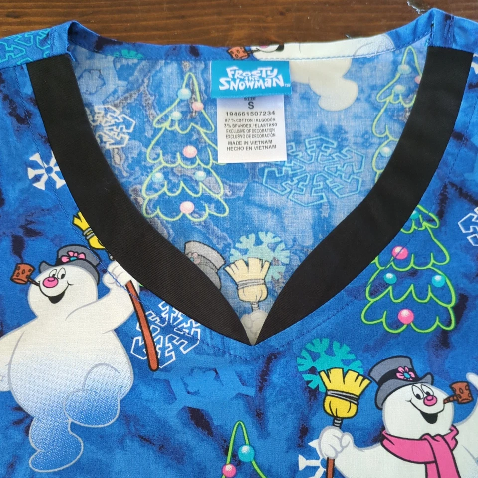 Frosty The Snowman Cherokee Christmas Woman's Scrubs Tooniforms V Neck Top Small - Image 2 of 4