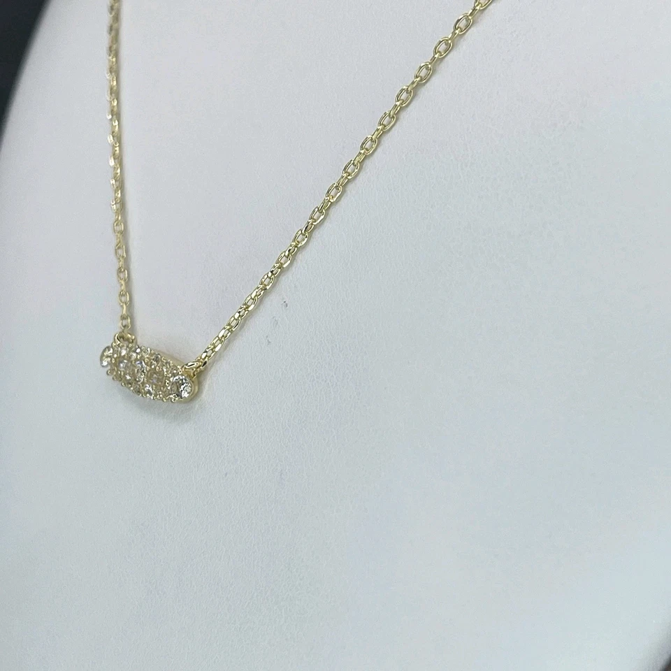 Colar Kendra Scott Pave Bar tom dourado pingente de cristal branco ajustável 15–17” - Imagem 4 de 4