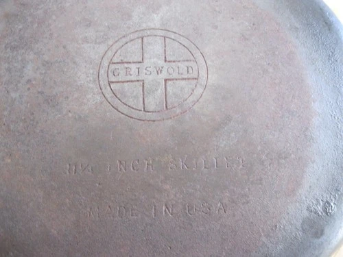 Vintage Griswold Cast Iron #9 Small Block Logo Skillet 11 1/4” Doesn’t Sit Flat