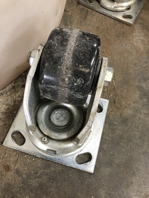 *20XP03228SZN Albion Caster USED.  *F25*