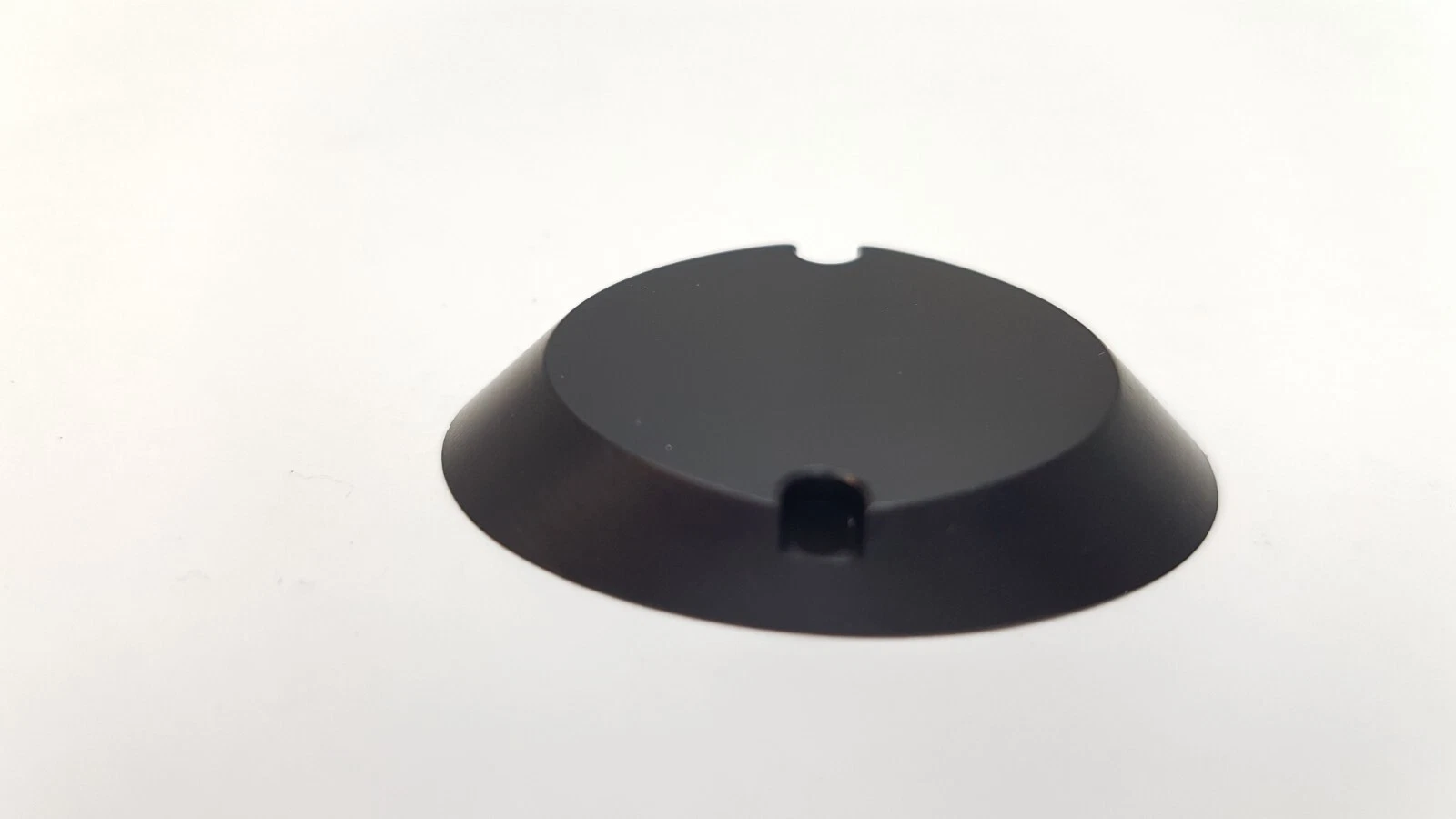 Close-up of one black MM-1099640 cover showing the bevelled rim and notch