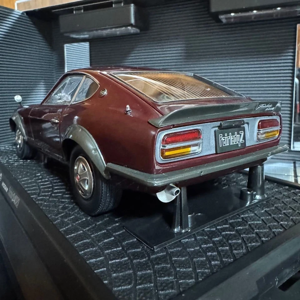 Kyosho Nissan Fairlady 240Z-G Maroon 1/18 Diecast Model Car Rare Discontinued - Image 2 of 4