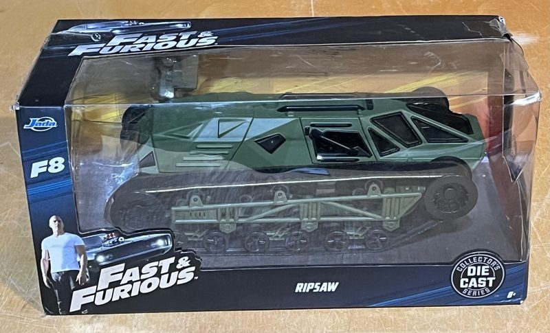 ワイルドスピード RIPSOW jadatoys Jada Toys 1/24 Scale Fast & Furious F8 Ripsaw Collectors Series