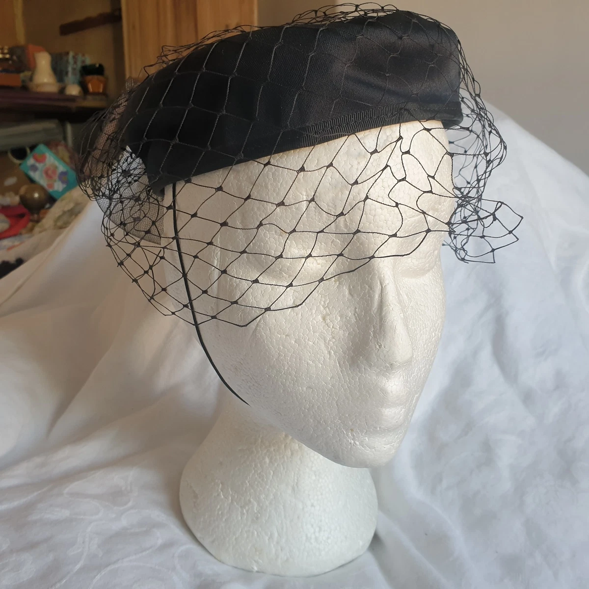 Pill Box Hat Veil in Women display picture 2