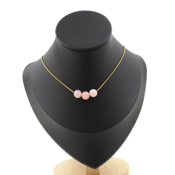 Mineralien Und Edelsteine. Halskette 3 Perlen Rosenopal 8 Mm. Kette Aus Stahl-image