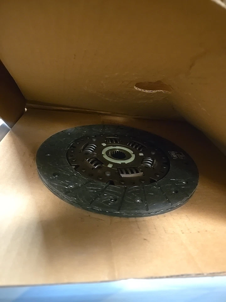 CLUTCH  KIT INTERNATIONAL COMPLETE CLUTCH KITS NO. 07-095 K - Image 3 of 4