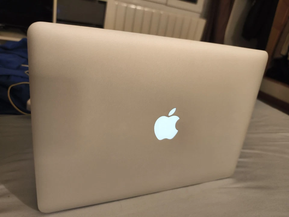 Apple MacBook Air 13" 2015 · i5 · 8GB · 121GB, photo 4 sur 5