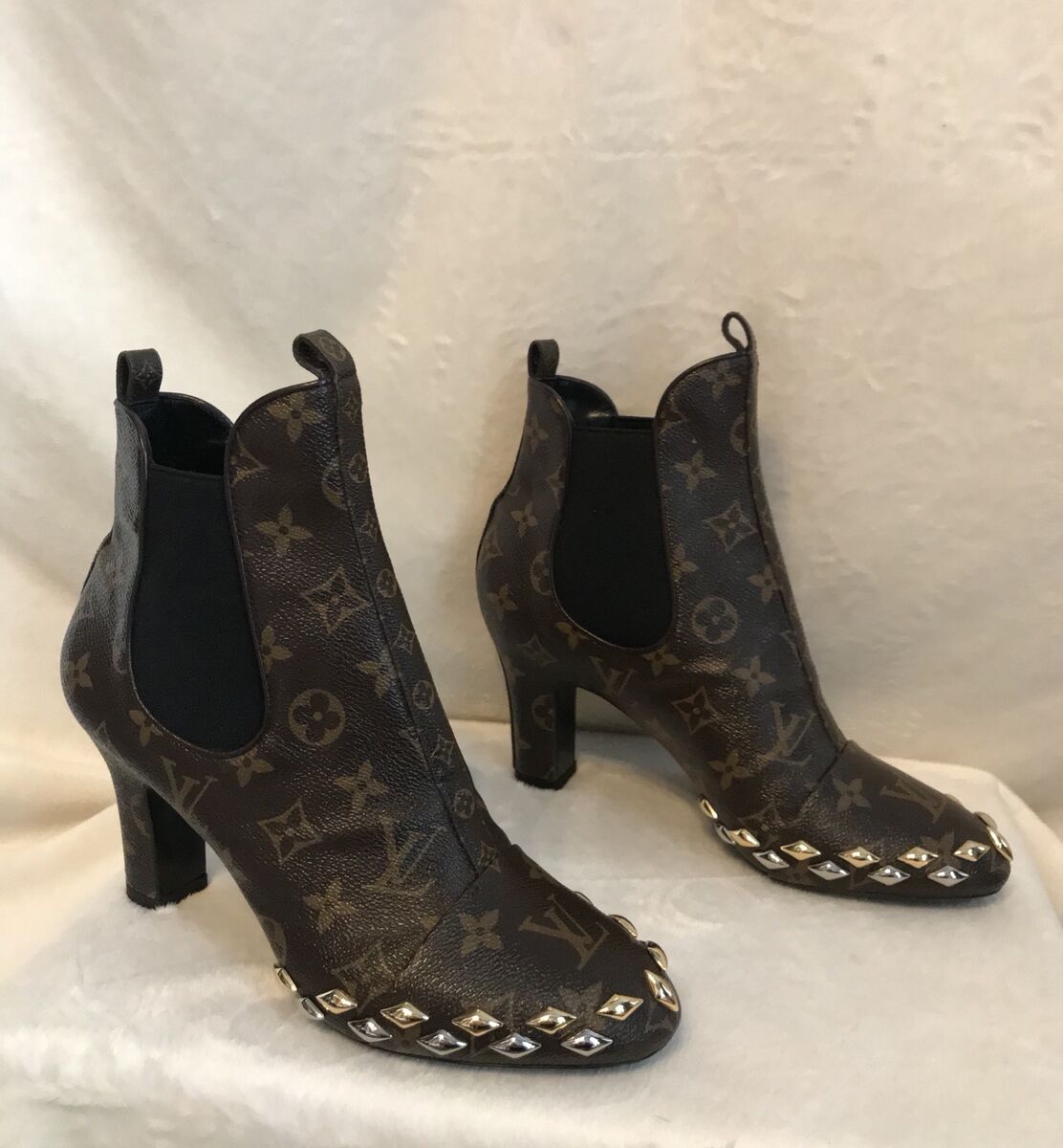 Louis Vuitton - Star Trail Monogram Canvas Ankle Boots 38,5