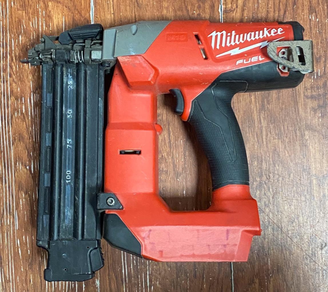 MILWAUKEE 2740-20 M18 FUEL 18 GAUGE BRAD NAILER (TOOL-ONLY) USED