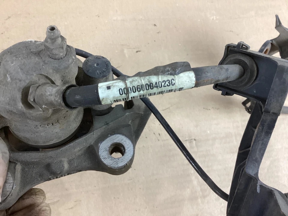 2007-2012 Mercedes-Benz GL450 Rear Right Brake Caliper w/ Hose Pipe Line OEM - Image 4 of 4
