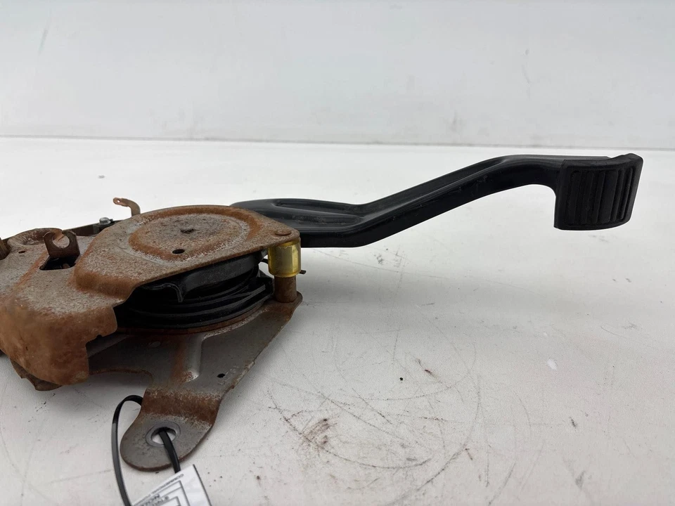 Chevrolet Silverado 1500 2007 pedal de freno de estacionamiento de emergencia OEM Foto 3 de 4