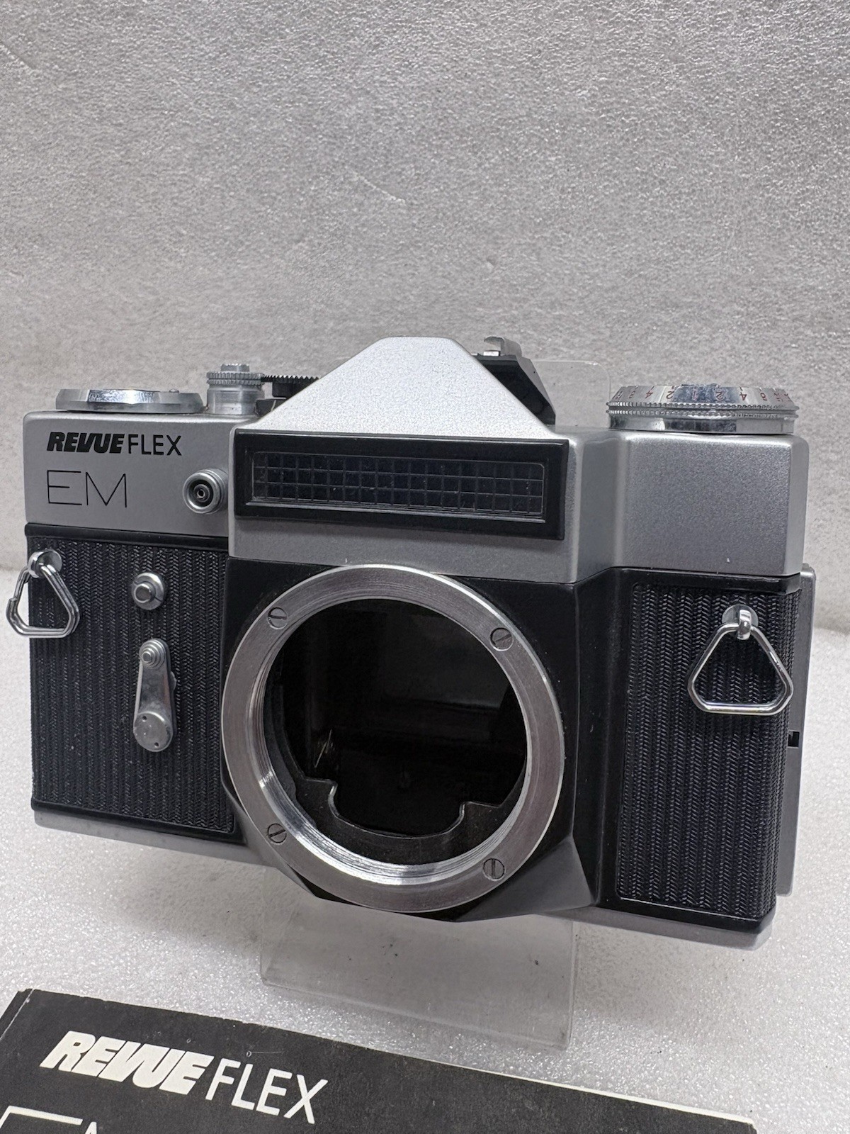 Revueflex EM fotocamera reflex 35 mm in ottime condizioni foto 4