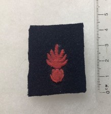 FRANKREICH INFANTERIE III Rep Abzeichen Stoff bestickt roter Faden GRANADA 7 flammig Barett