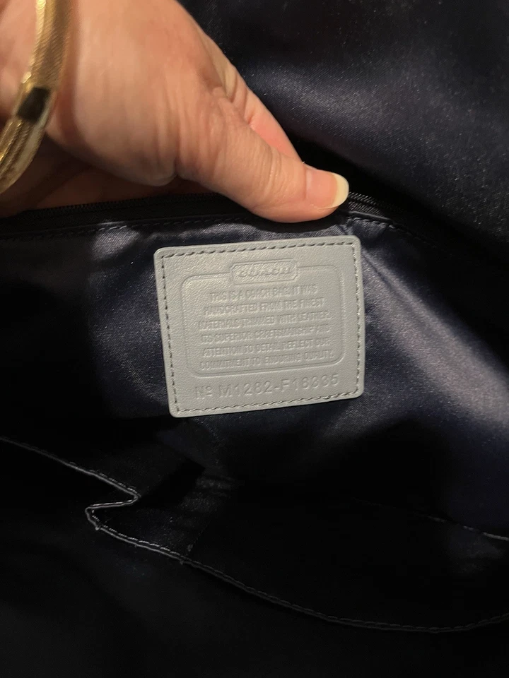 正品蔻驰宝宝蓝色 Lg Laura 托特包和卡其色 BB 双拉链腕带 二手状况完好 — 第 4/4 张图片