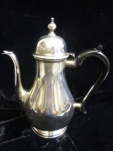 Cafetera Tiffany & Co. de plata esterlina línea Queen Anne - marca de fecha 1907-1945 Foto 3 de 4