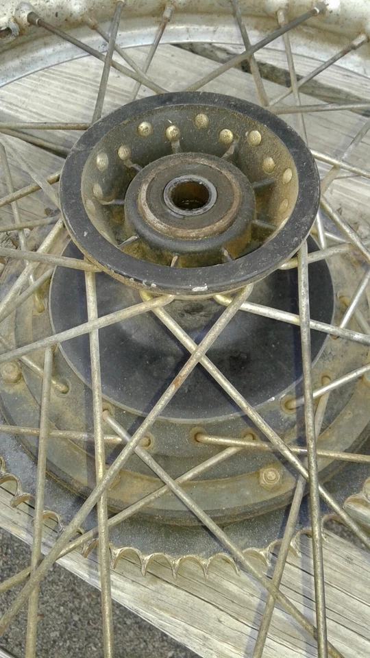 Penton KTM 175 1975 Jackpiner de fábrica ¡conjunto de rueda trasera de 18 pulgadas!! AHRMA VINTAGE Foto 2 de 4