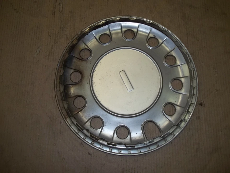83 84 85 86 Mazda GLC 1983 tapacubos llanta tapacubos 13" fabricante de equipos originales usado 56508 Foto 3 de 4
