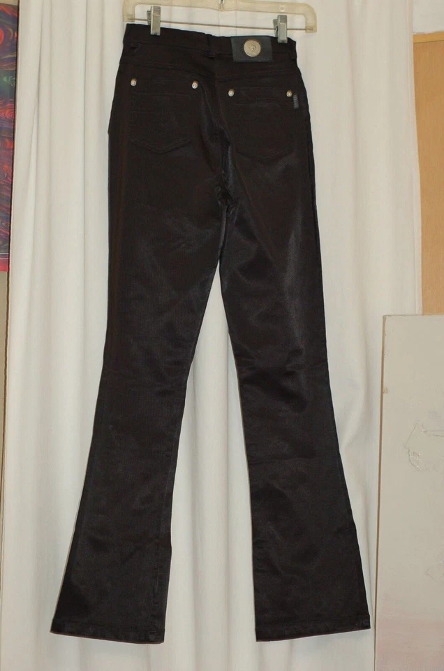 Calça jeans feminina Versace tamanho 26 alta costura preta algodão stretch perna reta - Imagem 2 de 4