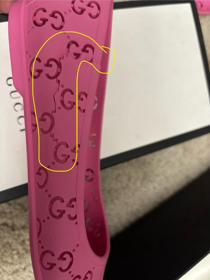 Zapatos planos de ballet rosa sin cordones de goma con logotipo Gucci GG para niñas Foto 2 de 4