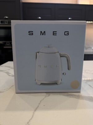 Smeg Mini Wasserkocher 3 Tassen KLF05CREU Creme Finish mit Smeg 3D Logo ''EU STECKER'' NEU