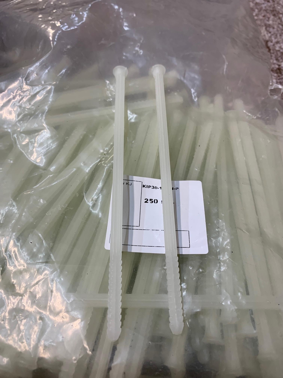 PLASTIC INSULATION FIXINGS (376)