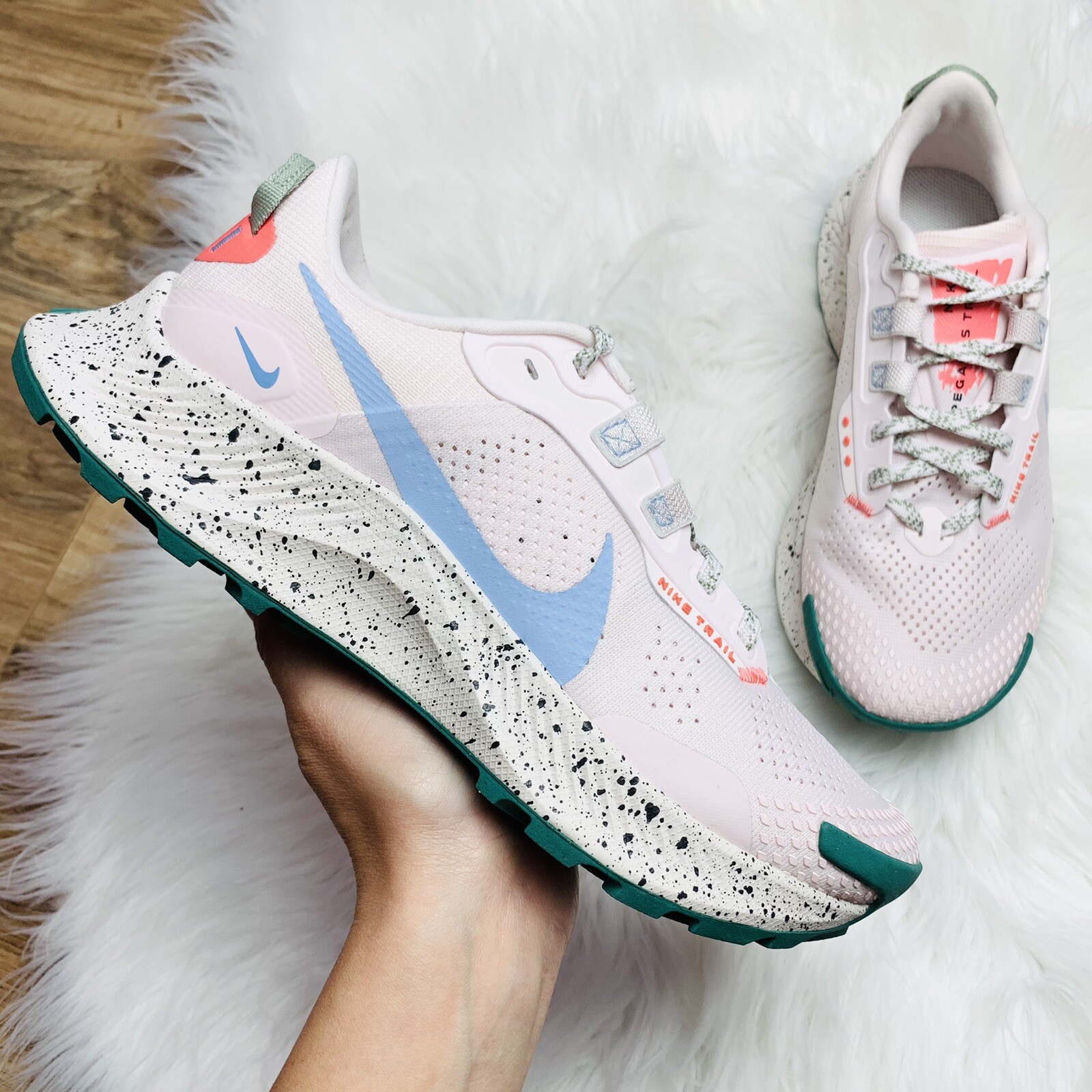 Size 9.5 - Nike Pegasus Trail 3 Light 