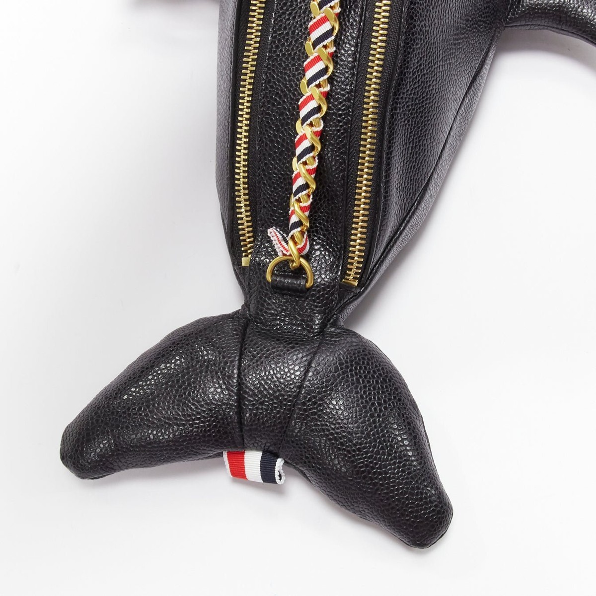 【新品未使用】 THOM BROWNE ブラック ペブルド ドルフィン バッグ 新品未使用】 THOM BROWNE ブラック ペブルド ドルフィン バッグ