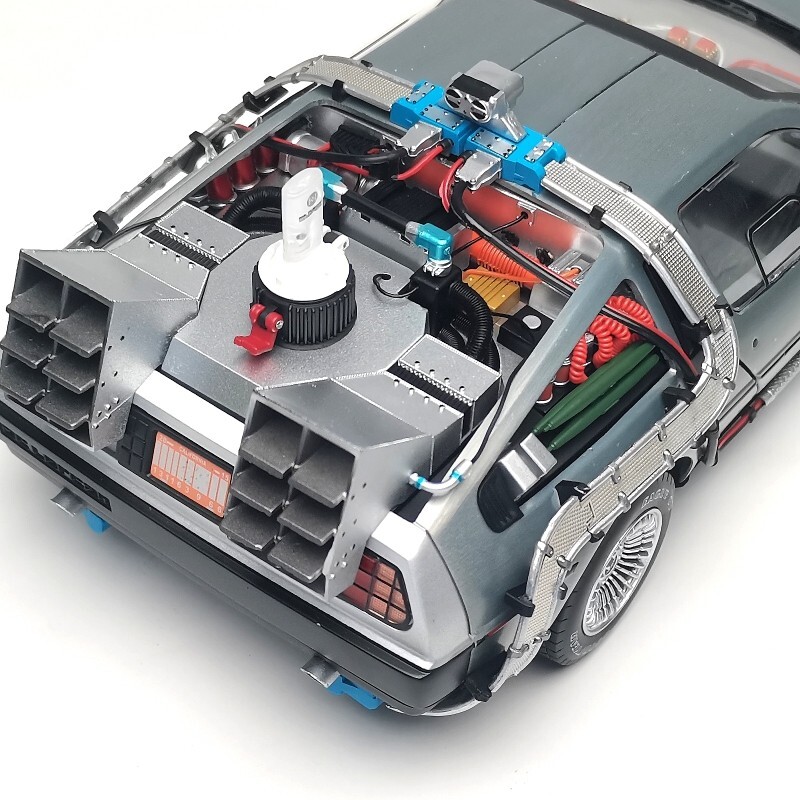 Hot Wheels 1/18 Elite Back To The Future Time Machine Delorean Car