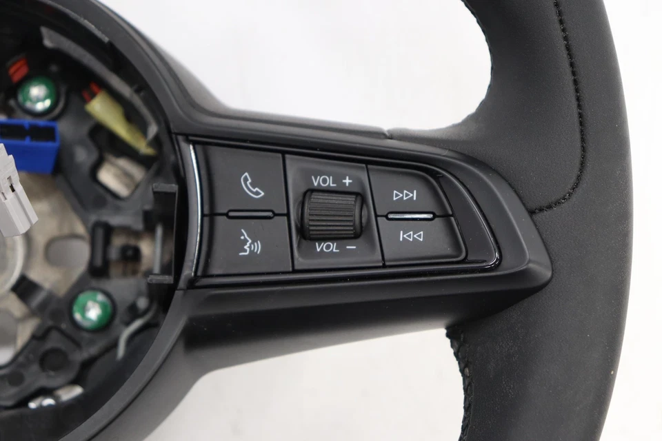 Volante Alfa Romeo Stelvio 2020-2022 con botón de interruptor OEM 01561506320 Foto 4 de 4