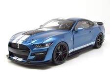 Modellino auto Ford Shelby Mustang GT500 2022 blu metallizzato bianco 1:18 ixo models