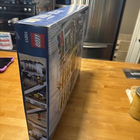 Lego 10211 Creator Grand Emporium - Brand New Sealed Box 