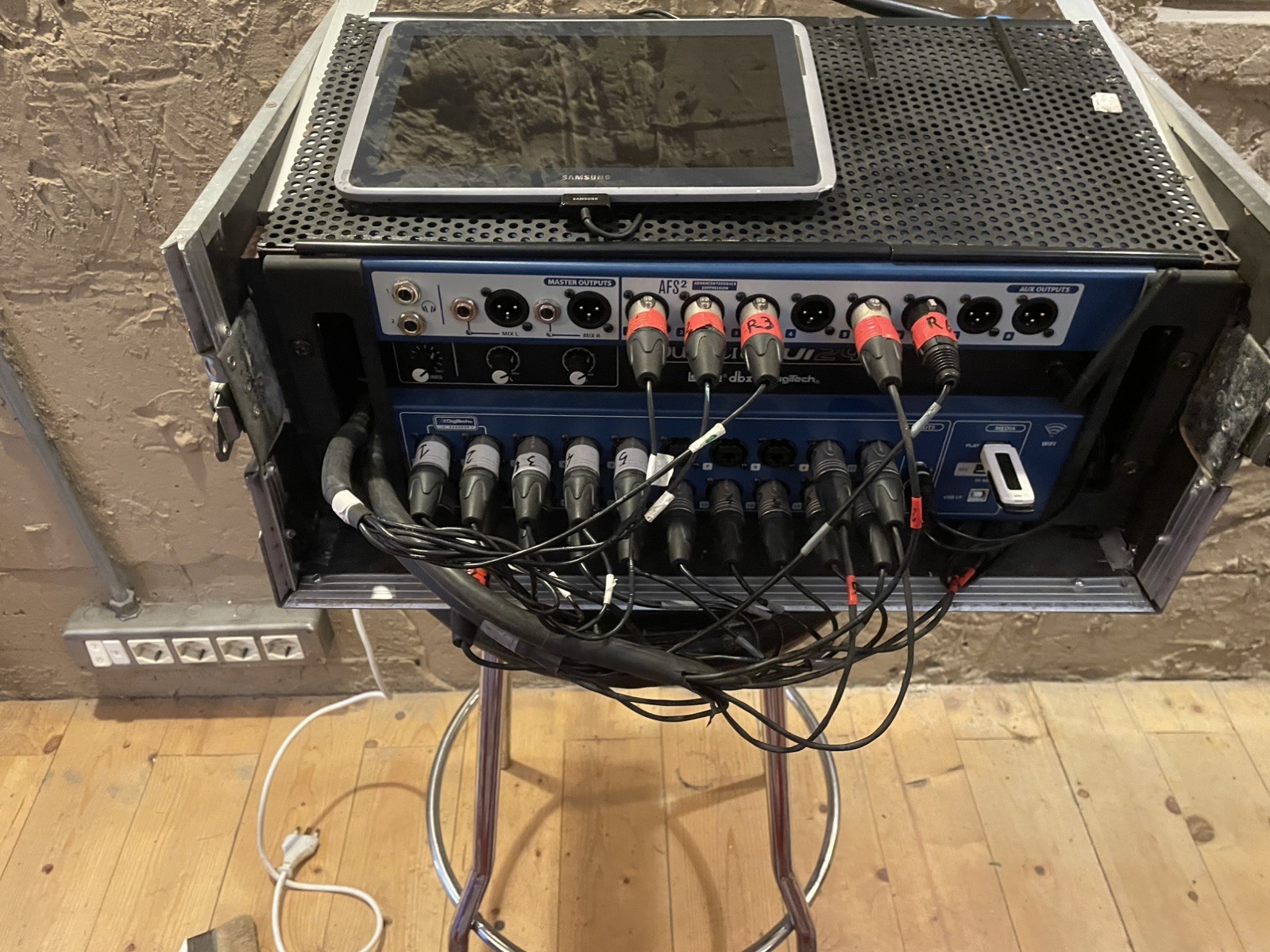 SOUNDCRAFT Ui24R Mixer Digitale 24 canali